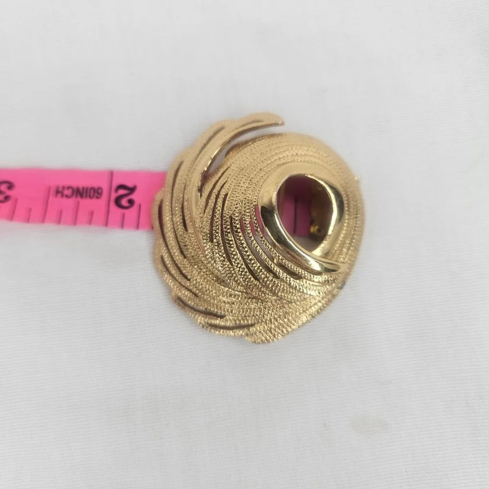 Monet Vintage Gold Tone Swirl Brooch Pin EUC 1.5